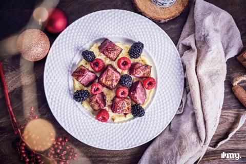 Magret de canard, sauce cassis et sa purée de pommes de terre.jpeg