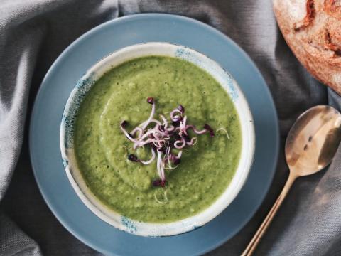 Soupe crémeuse au brocoli et aux petits pois .jpeg