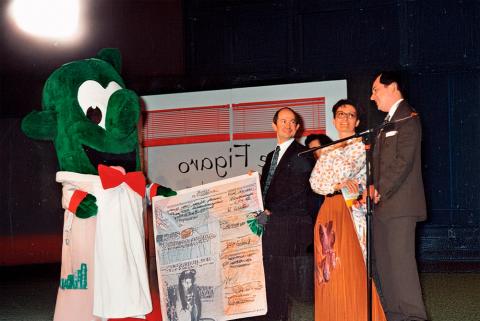 acte_17-remise-1992-fondation-cancer.jpg