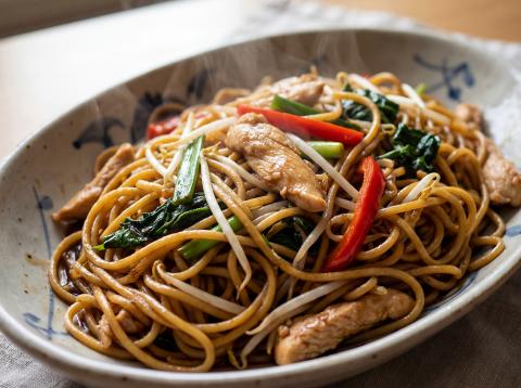 chi-19-stir-fried-noodles-01.jpg